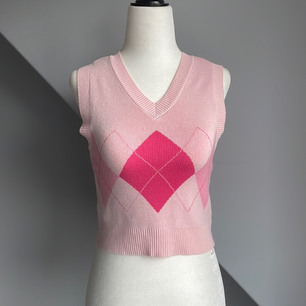 pink sweater vest (garage) BRAND NEW!!